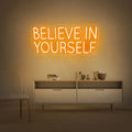 Oranje verlichte Believe in Yourself quote voor een warme en motiverende sfeer in de woonkamer