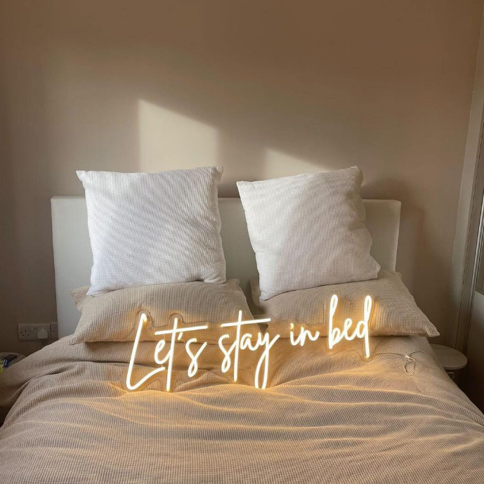 let's stay in bed neon tekst