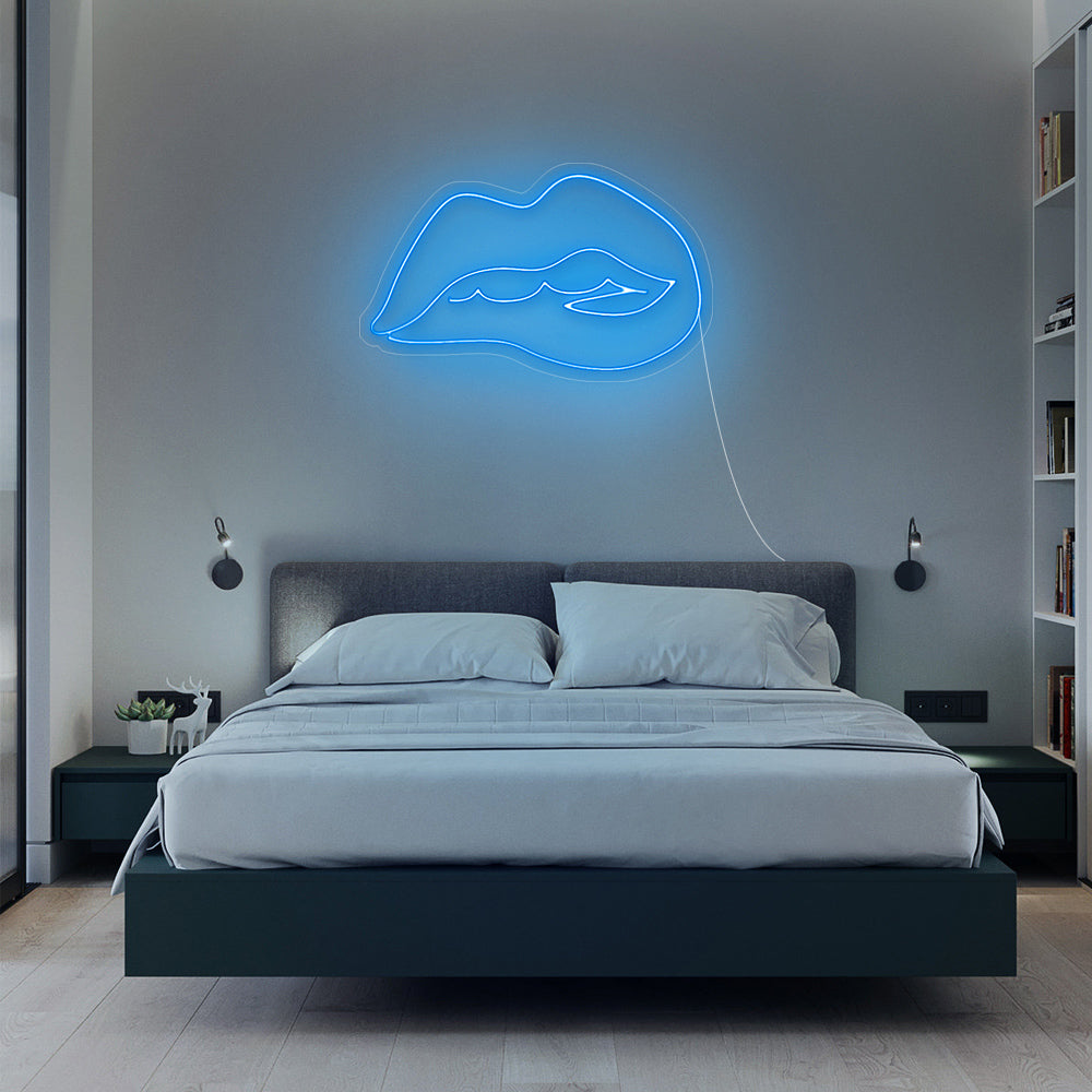 Lichtblauwe Lips neon verlichting als Instagram-spot in een creatieve studio - dimbaar en energiezuinig"