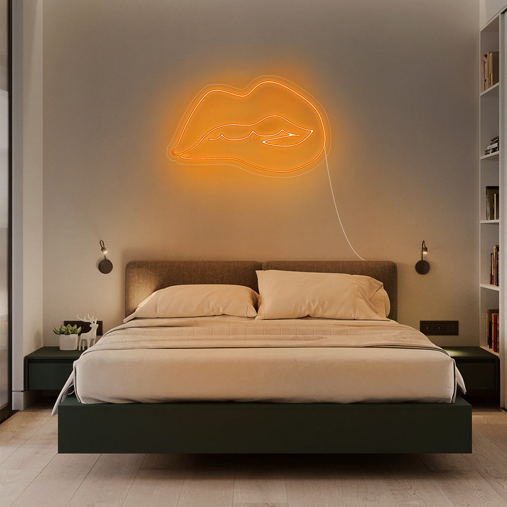 Oranje Lips neon verlichting in een moderne horecazaak - sfeervol LED neon sign voor een uitnodigende ambiance